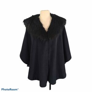 A Adrienne Landau Black Blue Faux Fur Removable Collar Cape, Poncho XS/S